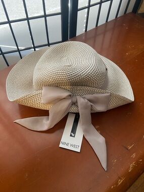 NWT Nine West Light Beige Woven Wide-Brim Hat with Bow
